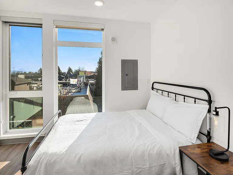 Fifty-Two Apartments — Photo 40