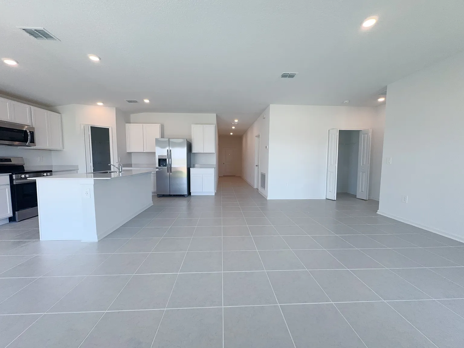 2362 McKinley Dr — Photo 4