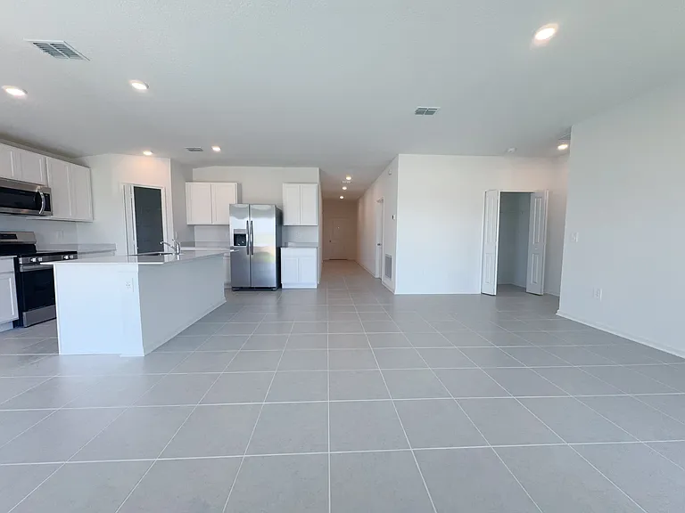 2362 McKinley Dr — Photo 4