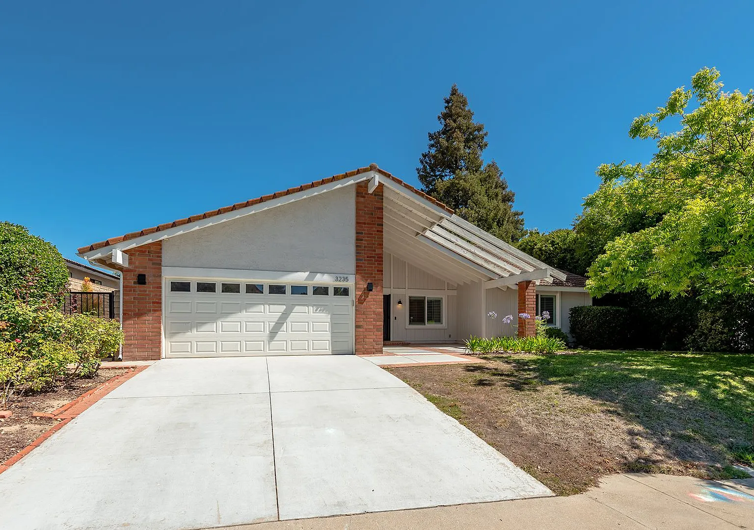 Fully Remodeled 4 Bed + 2.5 Bath Home in Desirable Westlake Hills! — Photo 1