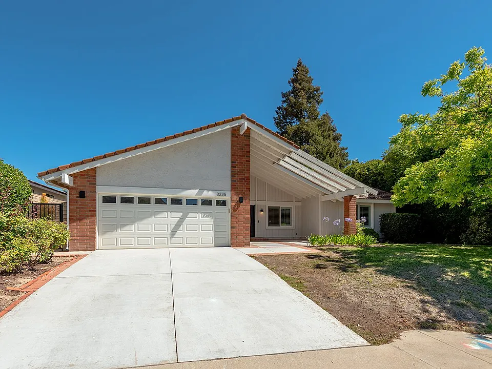3235 W Sierra Dr