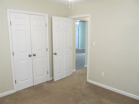 5th image of 2746 Greenwood Dr