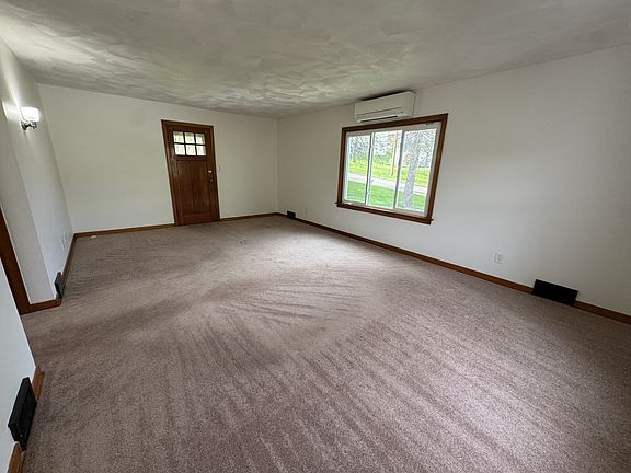 2nd image of 9 Deyo Hill Rd #1