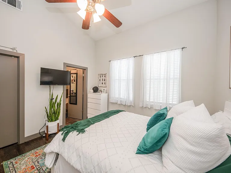 1535 Birdsall St #C — Photo 17