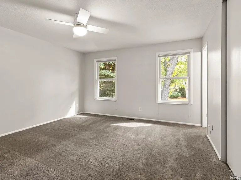 395 Monarch St — Photo 4