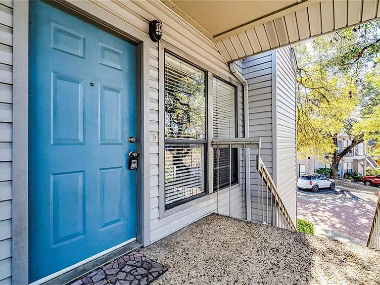802 S 1st St #206 — Photo 16