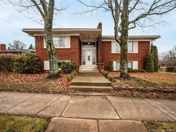 200 Mount Royal Blvd, Moncton, NB E1E 2W1