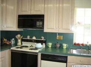 57 Sandhurst St, Manchester, NJ 08759