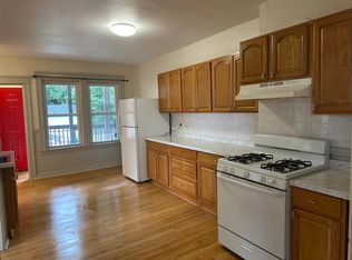 151 Dewey St APT 3L, Worcester, MA 01610