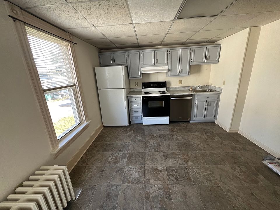 Large eat in kitchen
