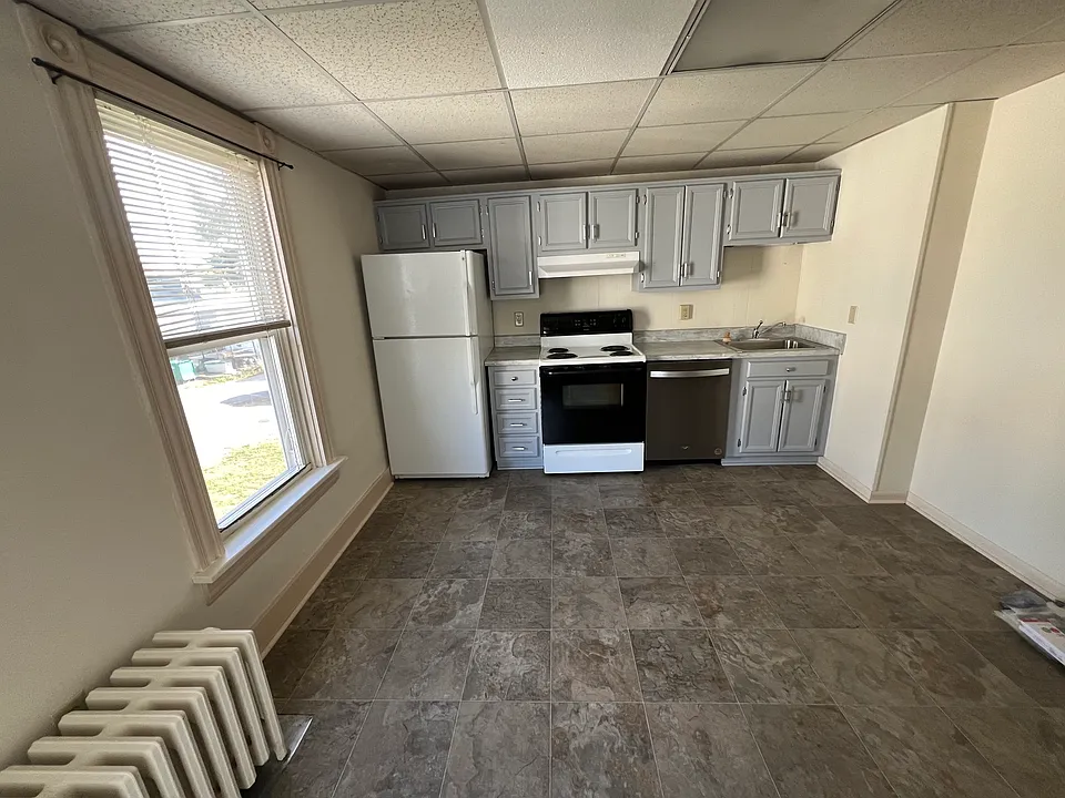 Large eat in kitchen