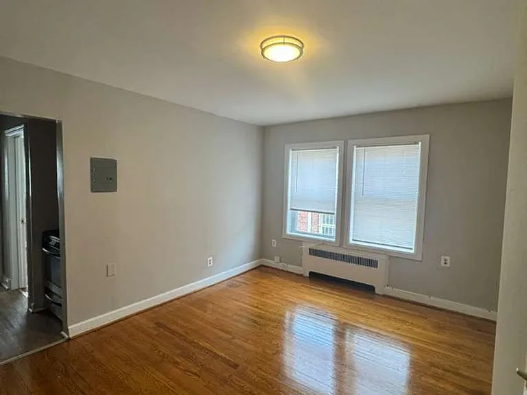 74 Webster St NE — Photo 5