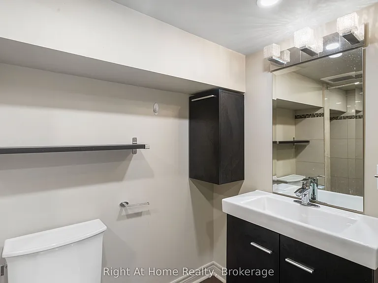 1042 Saint Clarens Ave #BASEMENT — Photo 4
