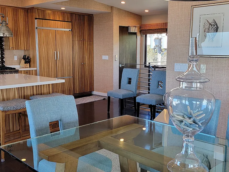Open floor plan for easy relaxing living