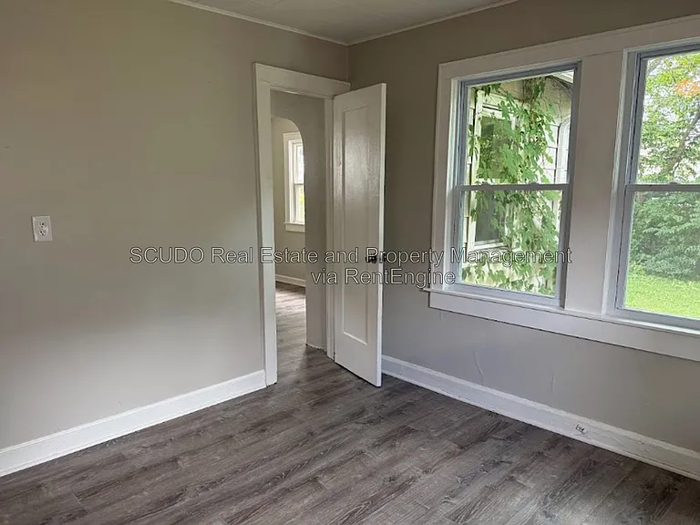 2723 Lathrop Ave — Photo 4