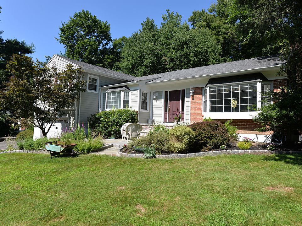 1st image of 104 Cedar Dr E
