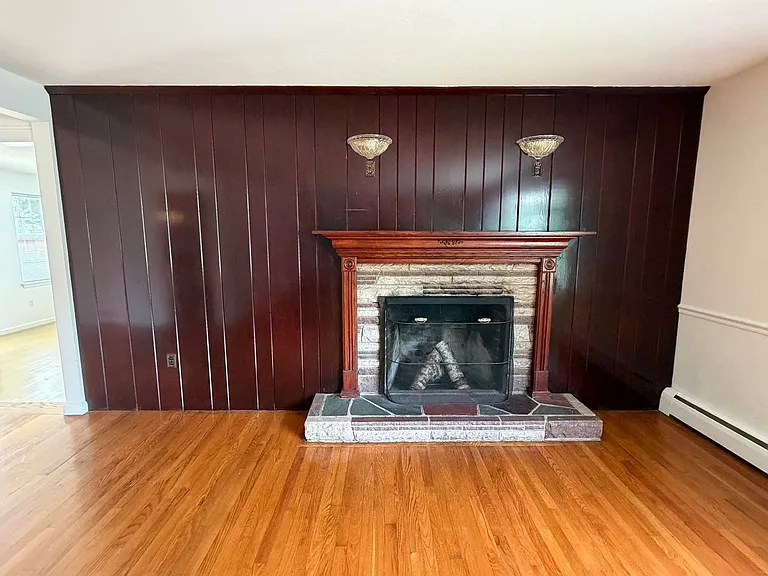32 Triangle St — Photo 2