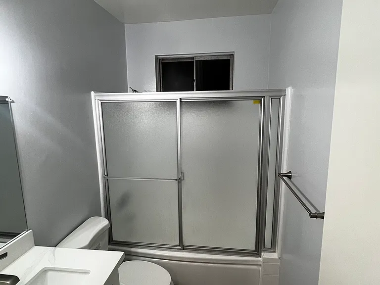 1124 N Columbus Ave #6 — Photo 7