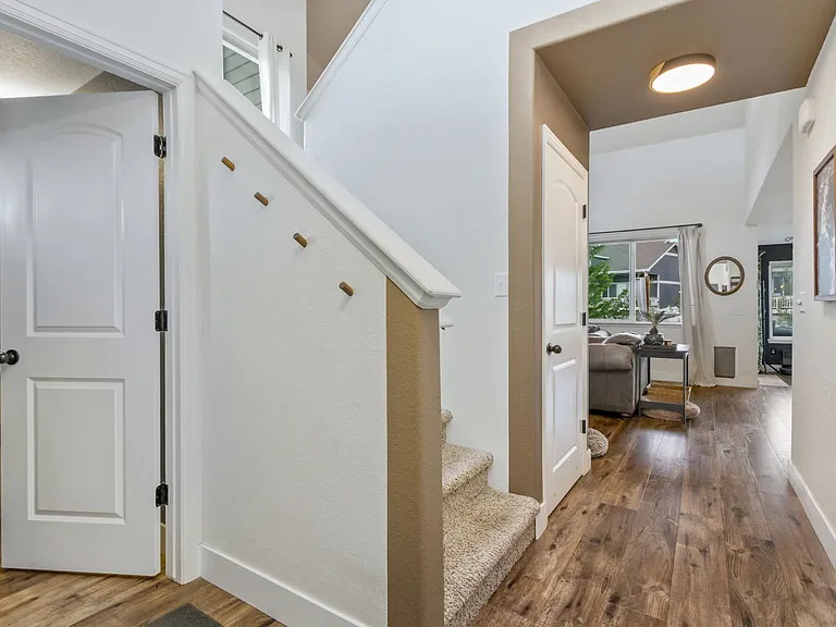 268 Castle Dr — Photo 4