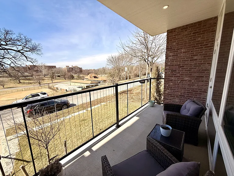 3933 Kenwood Ave — Photo 5