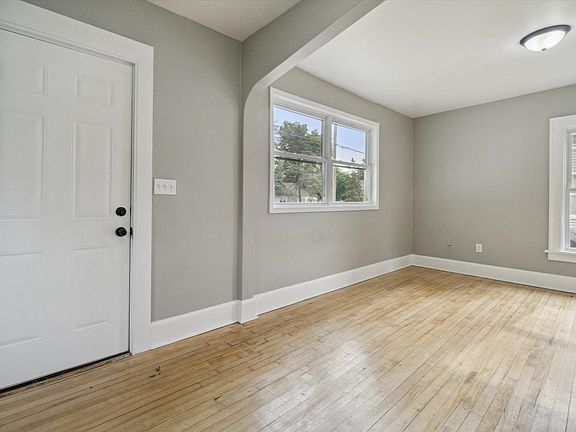 5th image of 920 Shirland Ave