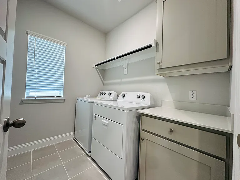 7017 Sunset Blvd — Photo 28