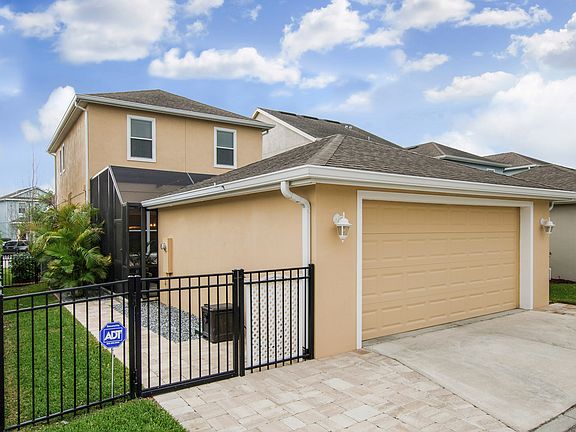 Rear Entry Garage w/Pavers