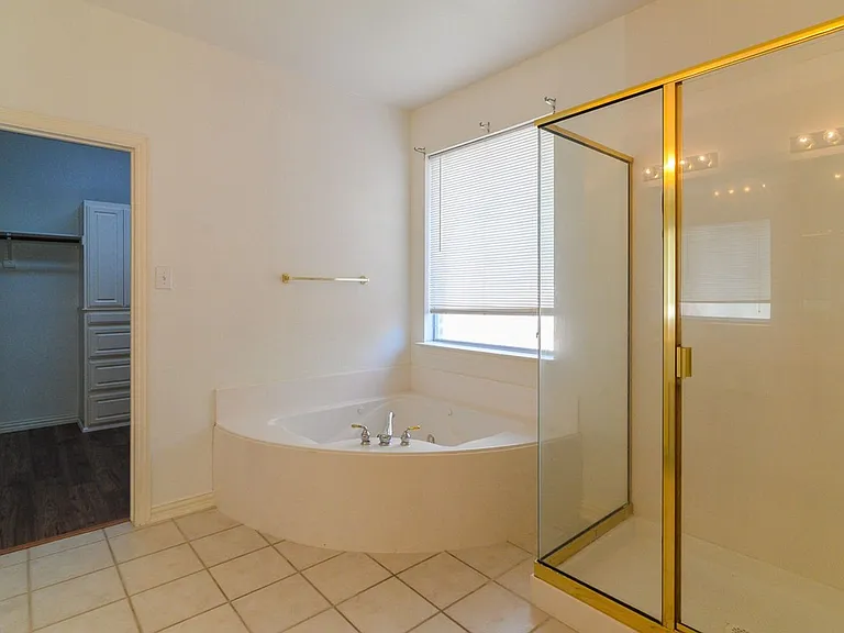 9605 Pinehurst Dr — Photo 10
