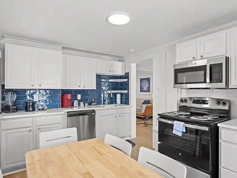 Perrin Dr — Photo 15