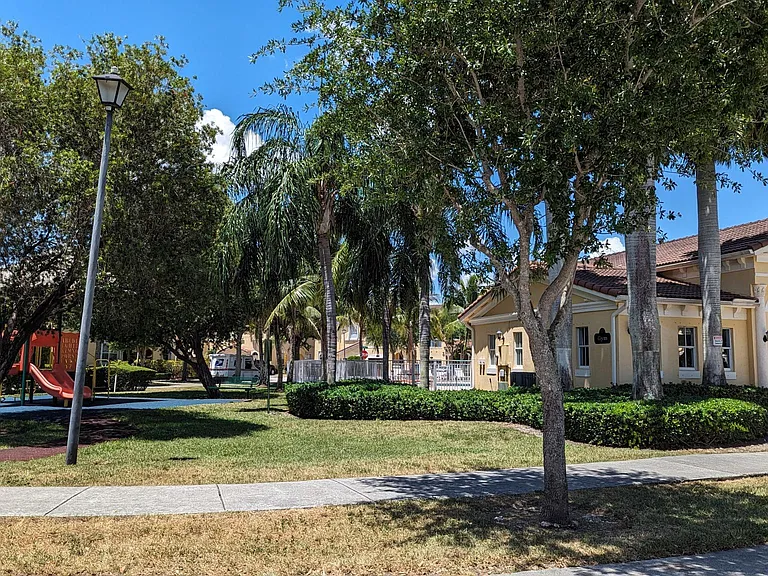 15089 SW 8th Ter — Photo 19
