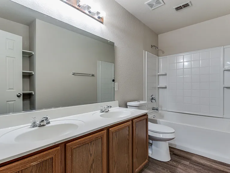 1145 Maplewood Ln — Photo 16