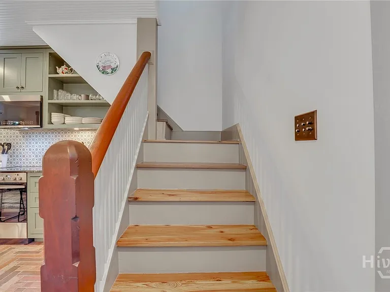 410 1/2 E Victory Dr #CARRIAGE HOUSE — Photo 17