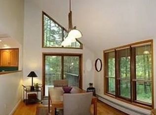 15 Ladyslipper Cir, Amherst, MA 01002