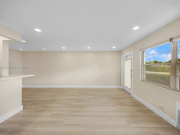 5th image of 130 Ventnor #130-I