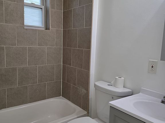 4th image of 478 S 20th St Floor 1