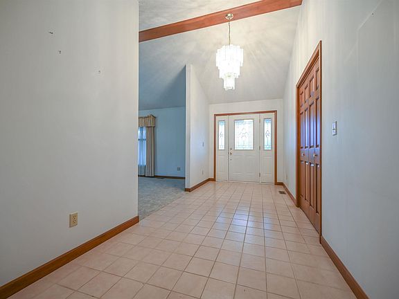 5th image of 2132 Lynn Dr