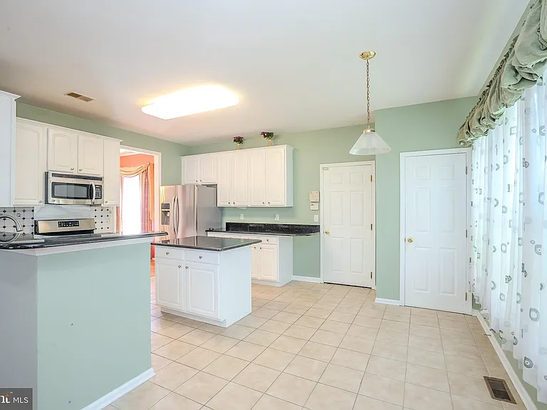 31 Hawthorn Dr — Photo 16