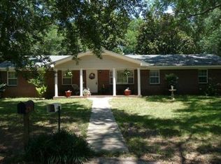 215 Riverside Dr, Centreville, AL 35042