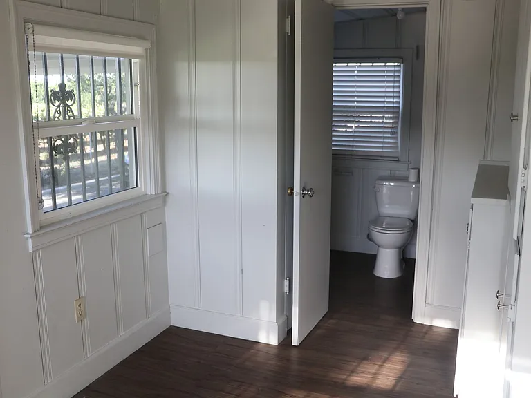 3214 S Leonard Ave — Photo 10