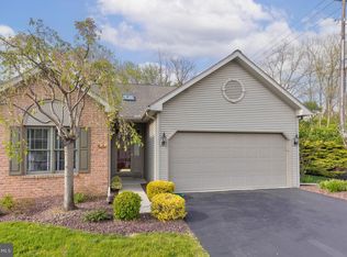 6400 Whisper Wood Ln, Harrisburg, PA 17112