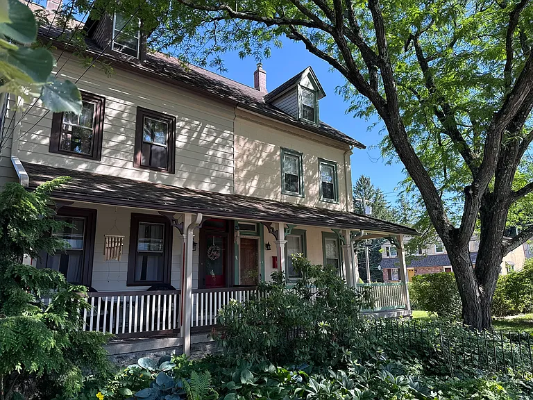 806 Pleasant Ave — Photo 2