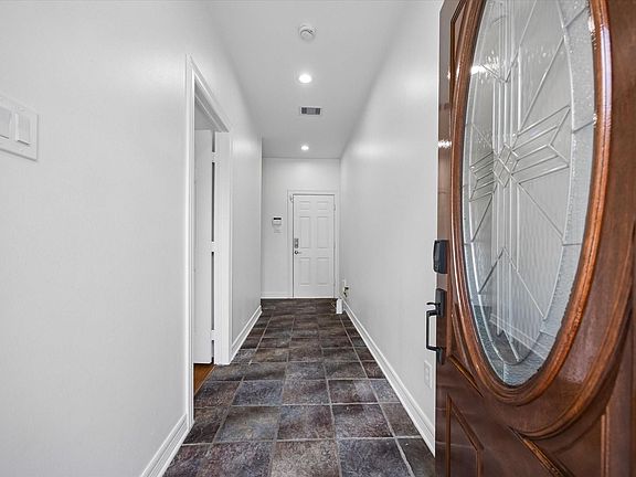 4th image of 5503 Darling St