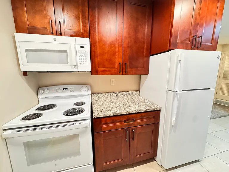 5100 Emerald Dr #13 — Photo 4