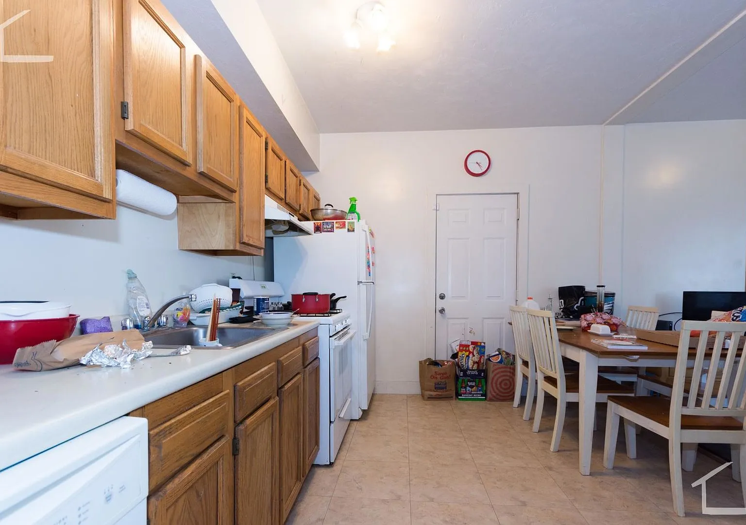 Convenient Location. Wals to BU Campus, Short Walk to T.Laundry, Parking for Rent — Photo 1