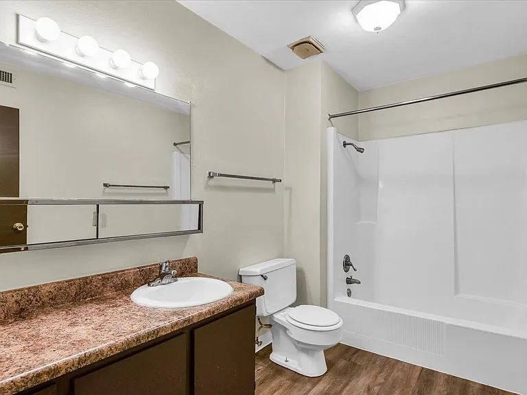 717 Fairmont Dr — Photo 8