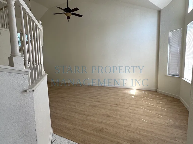 6059 Gentry Ave — Photo 2