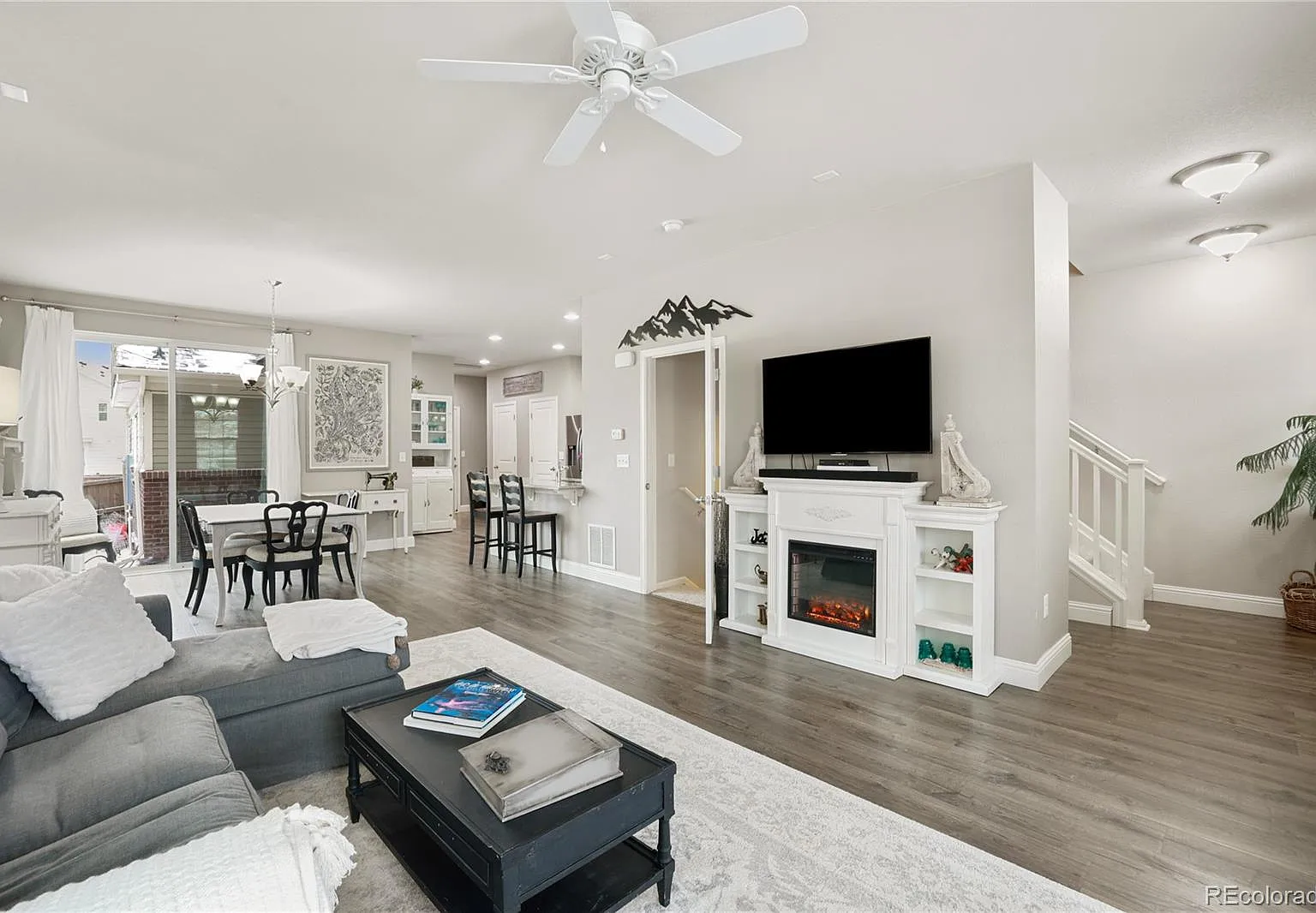 3 bed, 2161 sqft, $3,175 — Photo 2