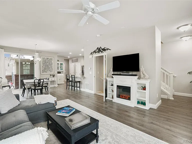 4362 N Meadows Dr — Photo 2