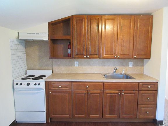 2nd image of 55 Dulittle St #1