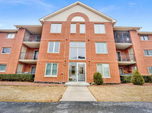 11112 E Cove Cir Unit 2A, Palos Hills, IL 60465